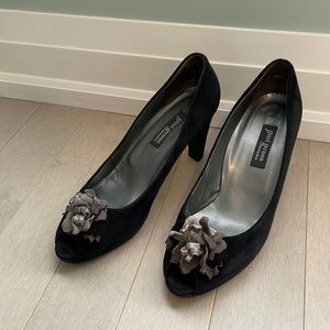 🇩🇪 Black Suede Peep Toe Heels